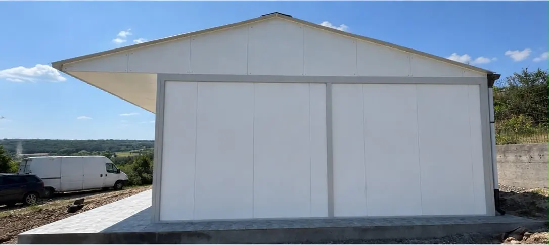 Premium Standard House — bočna strana objekta